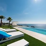 Sabrina Riviera Dei Fiori A Picco Sul Mare Con Piscina Privata ,wellness &