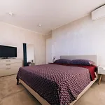 Sabrina Riviera Dei Fiori A Picco Sul Mare Con Piscina Privata ,wellness & Imperia