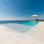 Sabrina Riviera Dei Fiori A Picco Sul Mare Con Piscina Privata ,wellness & Imperia