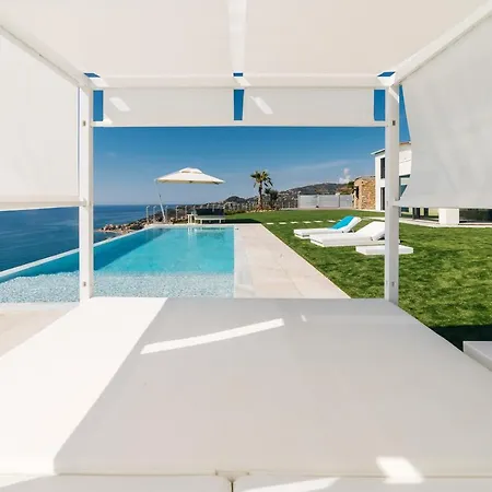 Sabrina Riviera Dei Fiori A Picco Sul Mare Con Piscina Privata ,wellness & Villa *