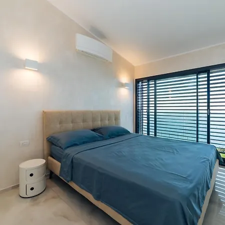 Sabrina Riviera Dei Fiori A Picco Sul Mare Con Piscina Privata ,wellness & * Imperia