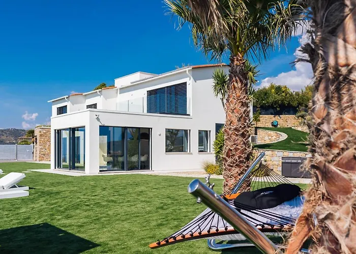 Sabrina Riviera Dei Fiori A Picco Sul Mare Con Piscina Privata ,wellness & Villa Imperia