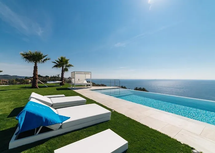 Sabrina Riviera Dei Fiori A Picco Sul Mare Con Piscina Privata ,wellness &