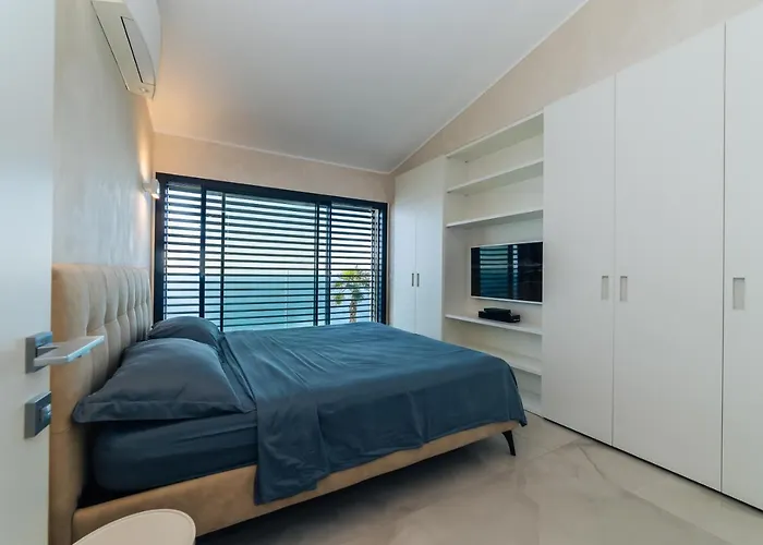 Sabrina Riviera Dei Fiori A Picco Sul Mare Con Piscina Privata ,wellness & * Imperia