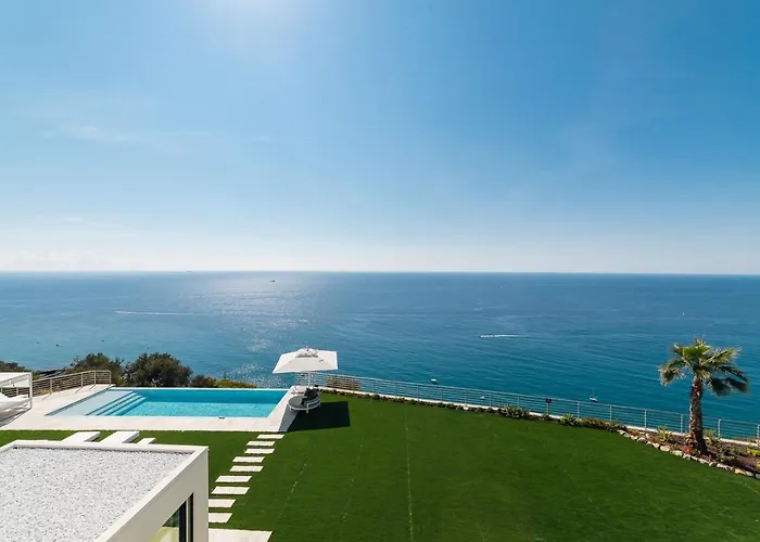 Sabrina Riviera Dei Fiori A Picco Sul Mare Con Piscina Privata ,wellness & Villa