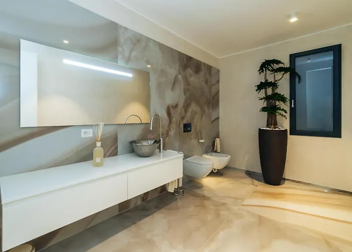 Vila Sabrina Riviera Dei Fiori A Picco Sul Mare Con Piscina Privata ,wellness & Imperia