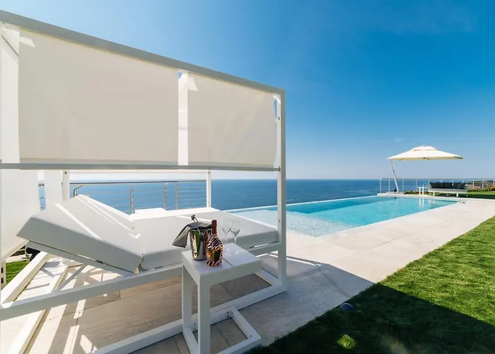 Sabrina Riviera Dei Fiori A Picco Sul Mare Con Piscina Privata ,wellness & Villa *