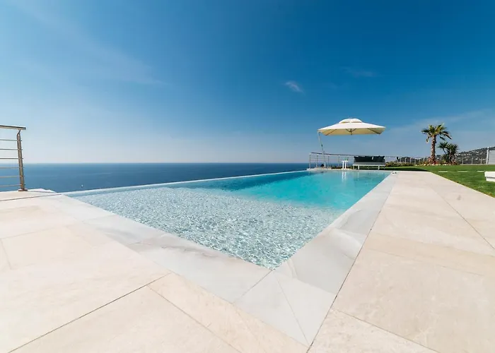Sabrina Riviera Dei Fiori A Picco Sul Mare Con Piscina Privata ,wellness & Imperia