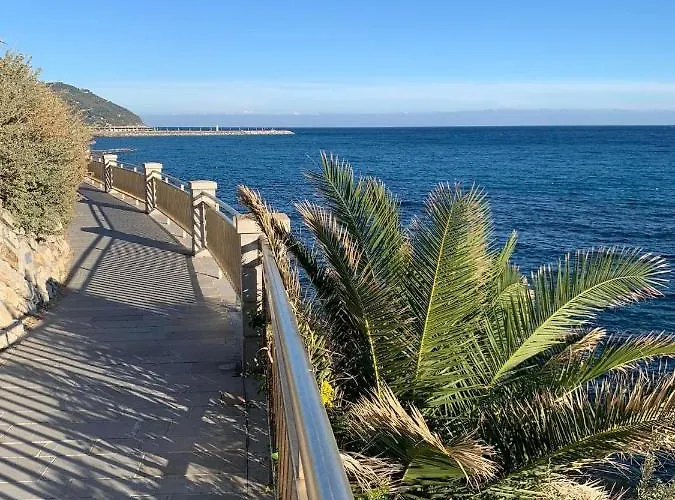 Vila Sabrina Riviera Dei Fiori A Picco Sul Mare Con Piscina Privata ,wellness &