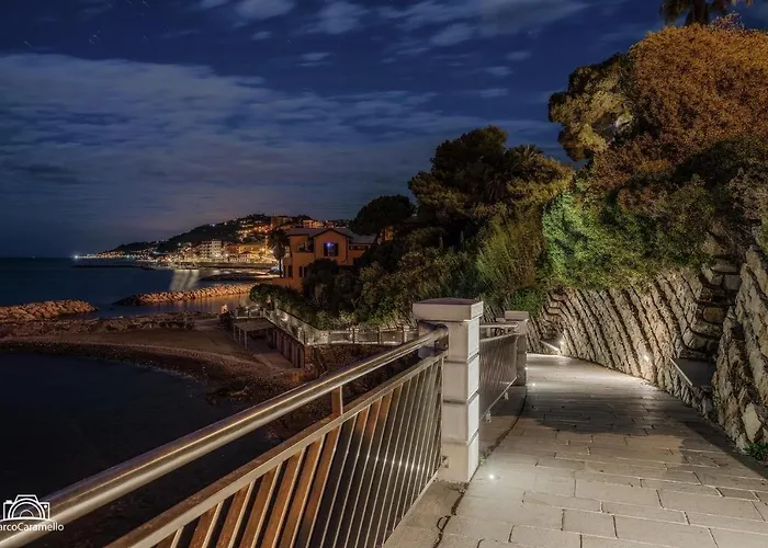 Sabrina Riviera Dei Fiori A Picco Sul Mare Con Piscina Privata ,wellness & * Imperia