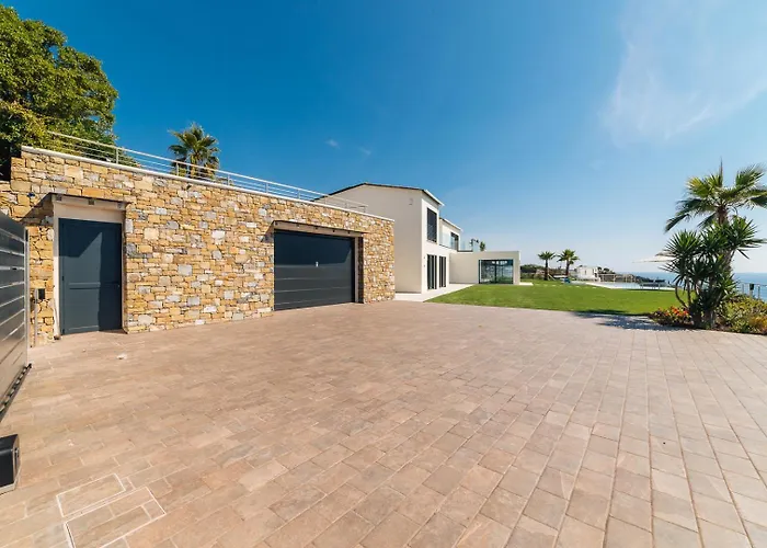 Vila Sabrina Riviera Dei Fiori A Picco Sul Mare Con Piscina Privata ,wellness & Imperia
