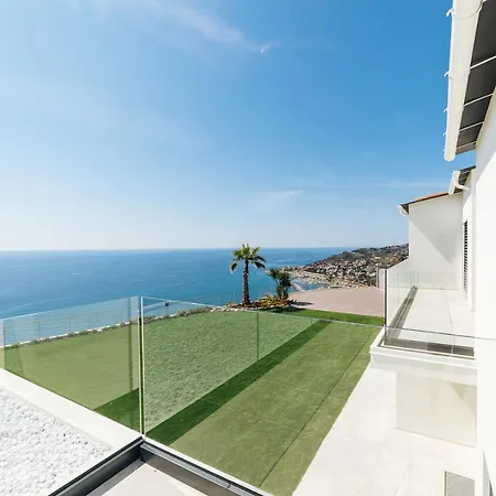 Sabrina Riviera Dei Fiori A Picco Sul Mare Con Piscina Privata ,wellness & * Imperia
