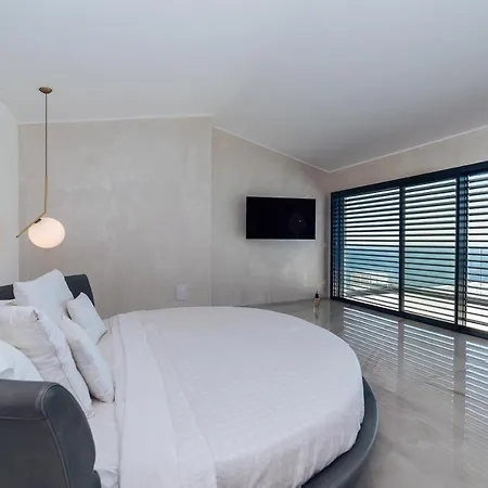 Sabrina Riviera Dei Fiori A Picco Sul Mare Con Piscina Privata ,wellness & * Imperia