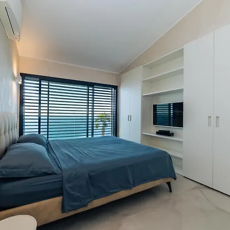 Sabrina Riviera Dei Fiori A Picco Sul Mare Con Piscina Privata ,wellness & * Imperia