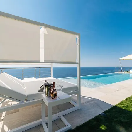 Sabrina Riviera Dei Fiori A Picco Sul Mare Con Piscina Privata ,wellness & Villa *