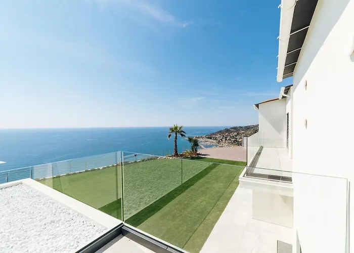 Sabrina Riviera Dei Fiori A Picco Sul Mare Con Piscina Privata ,wellness & * Imperia