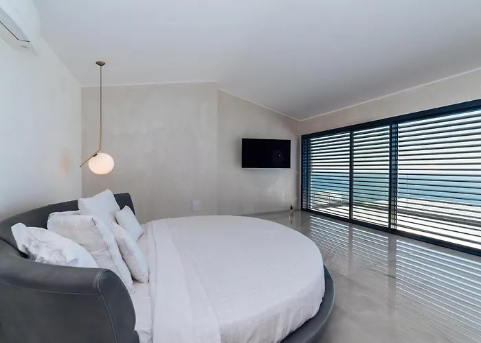 Sabrina Riviera Dei Fiori A Picco Sul Mare Con Piscina Privata ,wellness & * Imperia